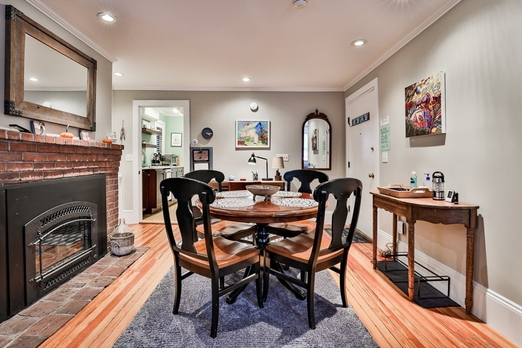 493 Commercial St # 1