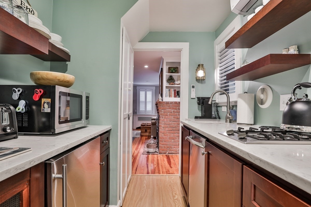 493 Commercial St # 1