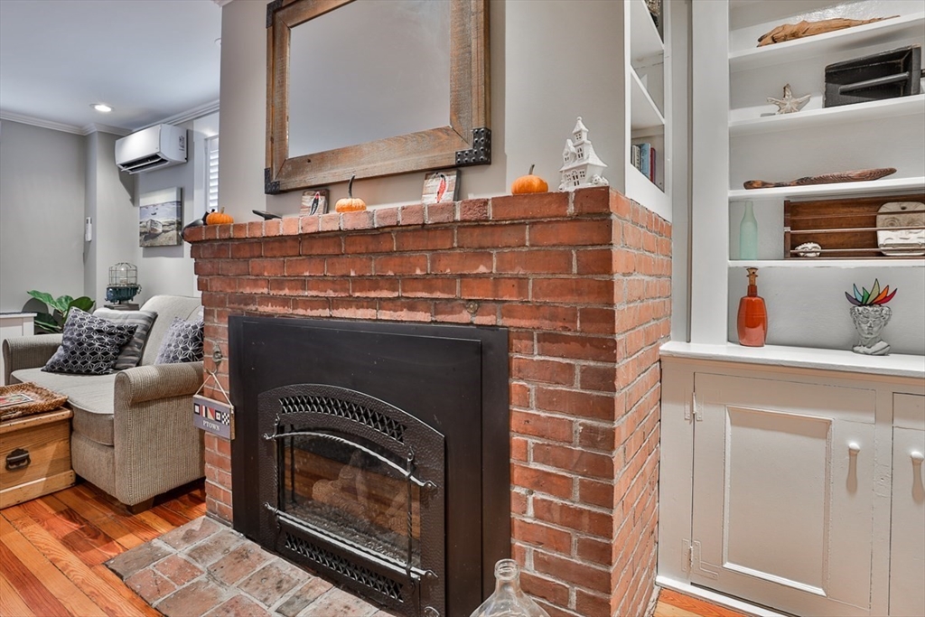 493 Commercial St # 1