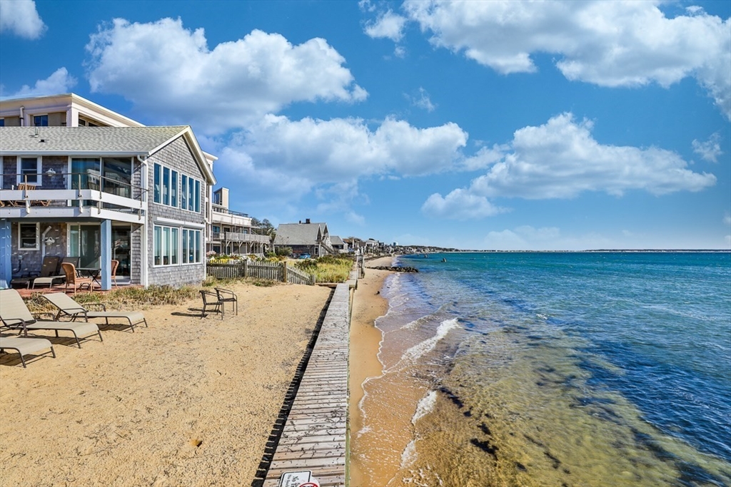 493 Commercial St # 1