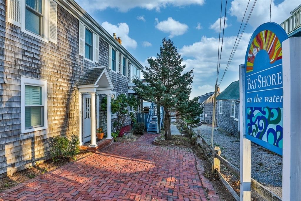493 Commercial St # 1