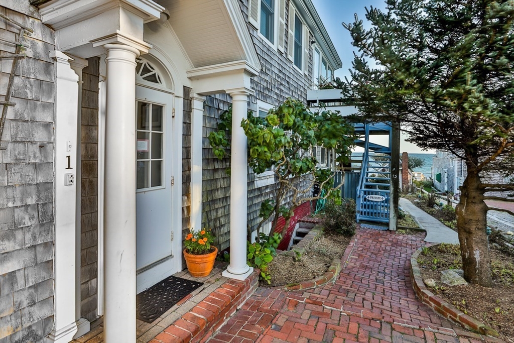 493 Commercial St # 1