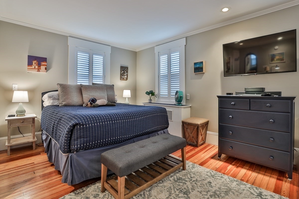 493 Commercial St # 1
