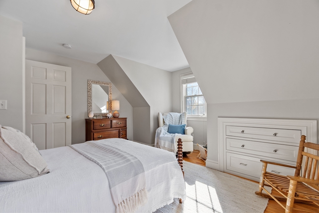 17 Lunt St
