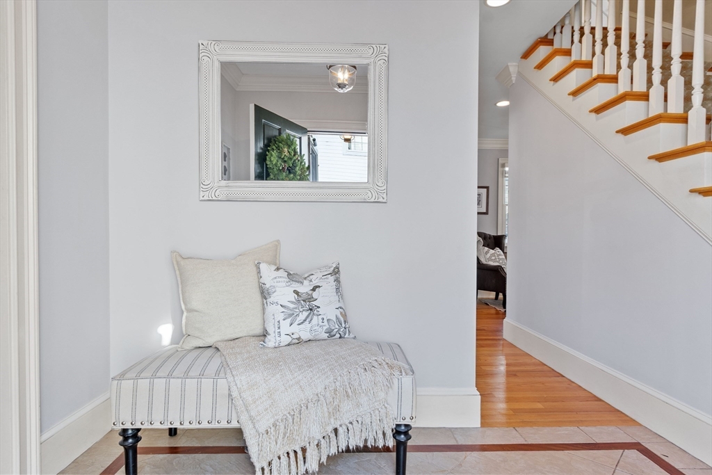 17 Lunt St