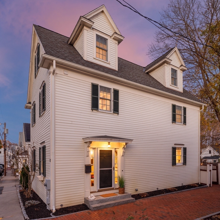17 Lunt St