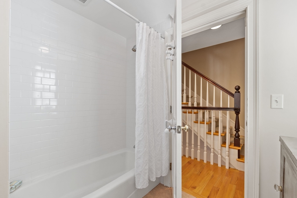 17 Lunt St