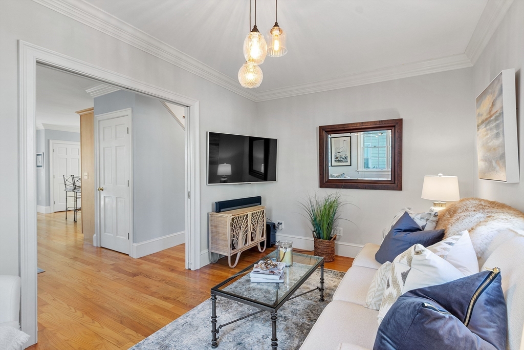 17 Lunt St