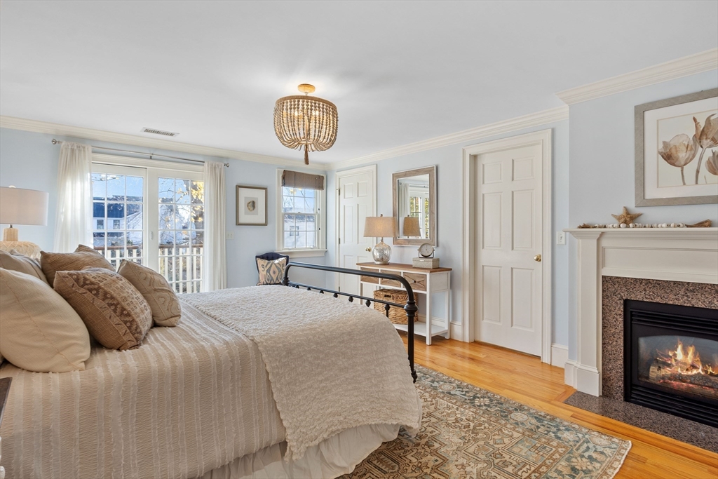 17 Lunt St