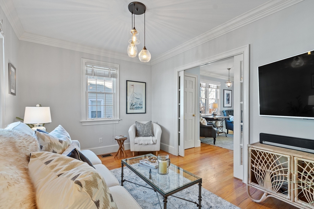 17 Lunt St