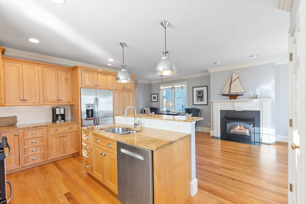 17 Lunt St
