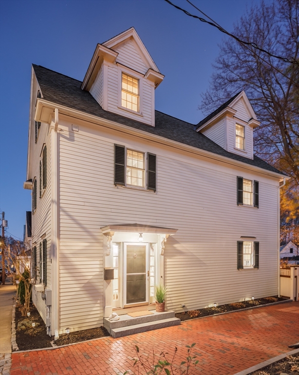 17 Lunt St