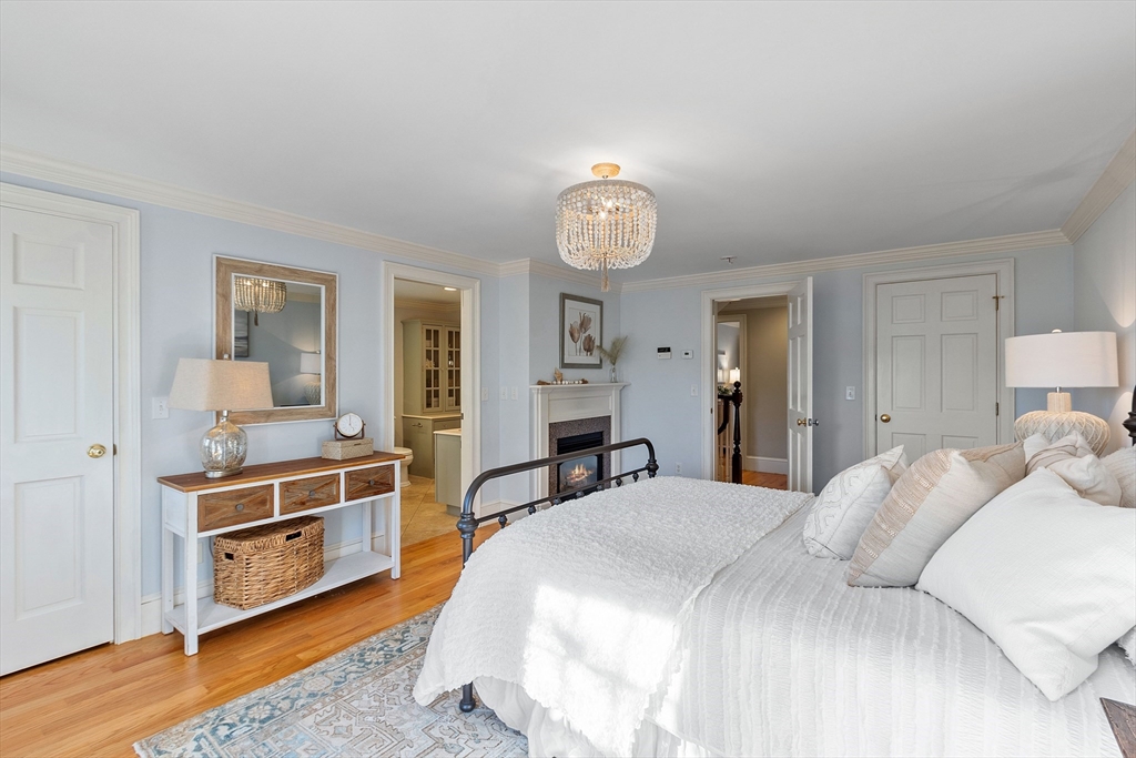 17 Lunt St