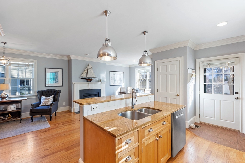 17 Lunt St
