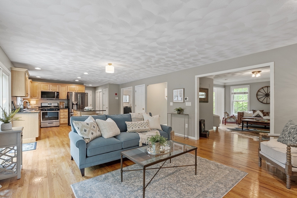 11 Whitewood Cir