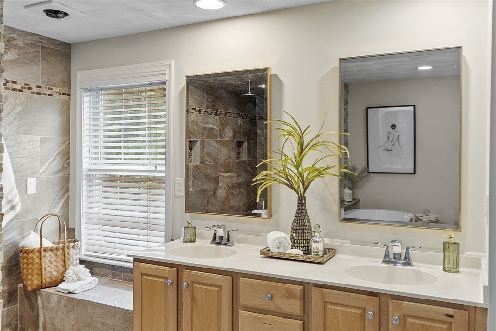 11 Whitewood Cir