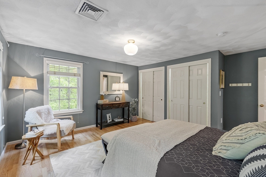 11 Whitewood Cir