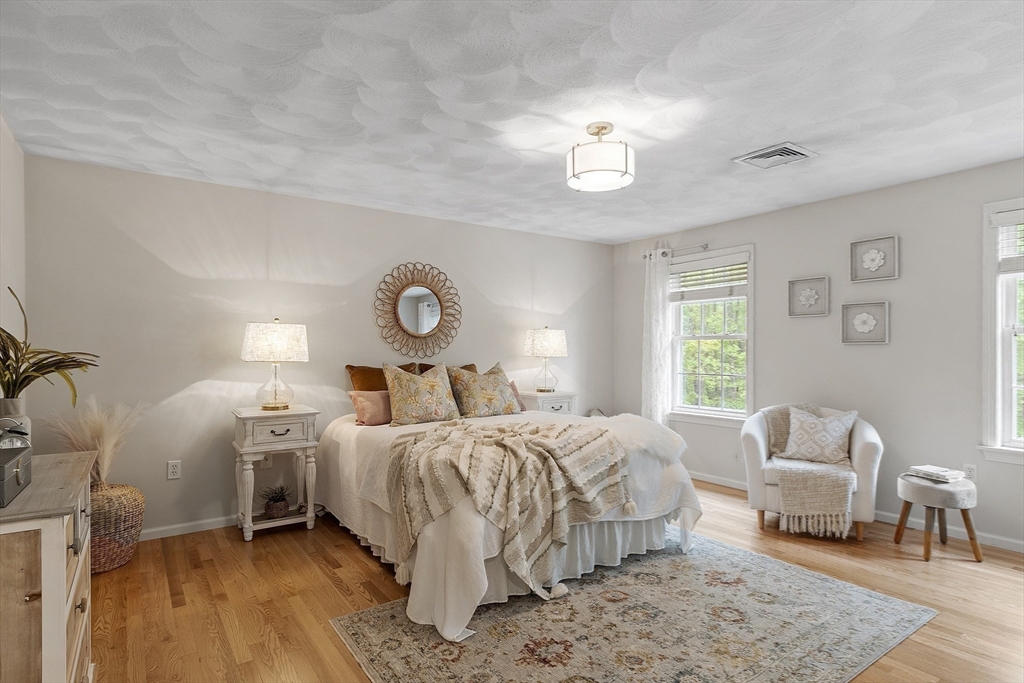 11 Whitewood Cir