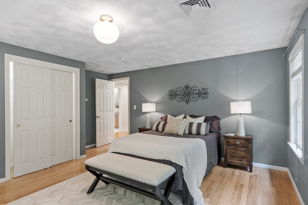 11 Whitewood Cir