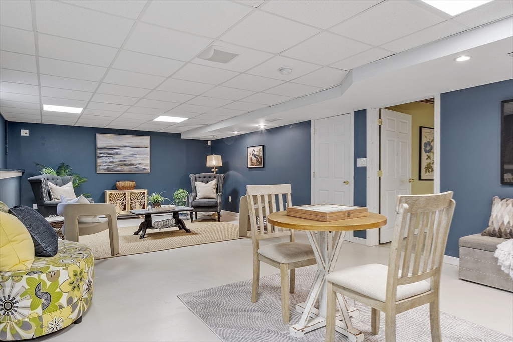 11 Whitewood Cir