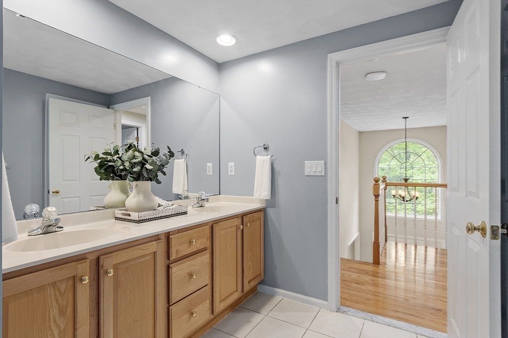 11 Whitewood Cir