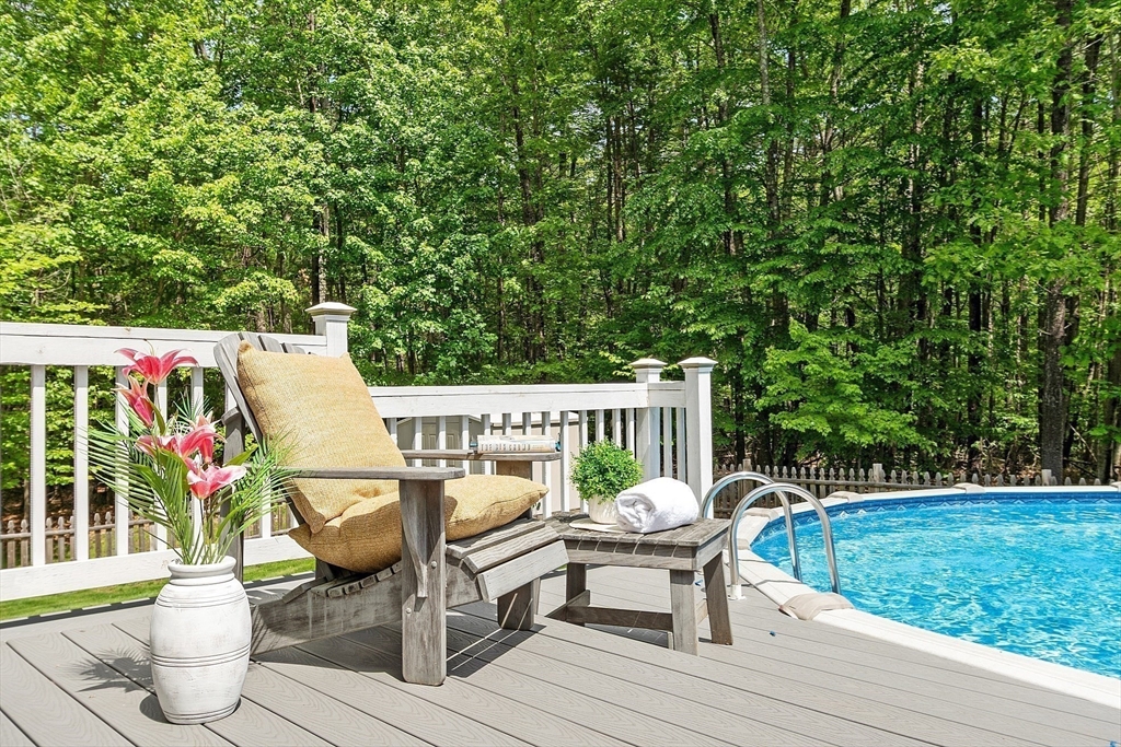 11 Whitewood Cir