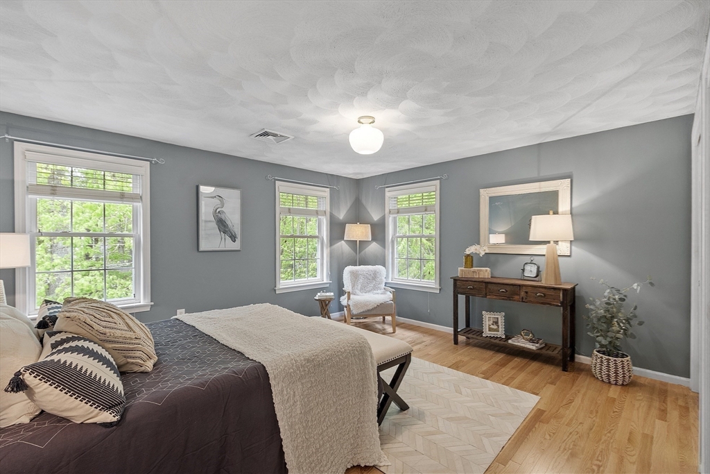 11 Whitewood Cir