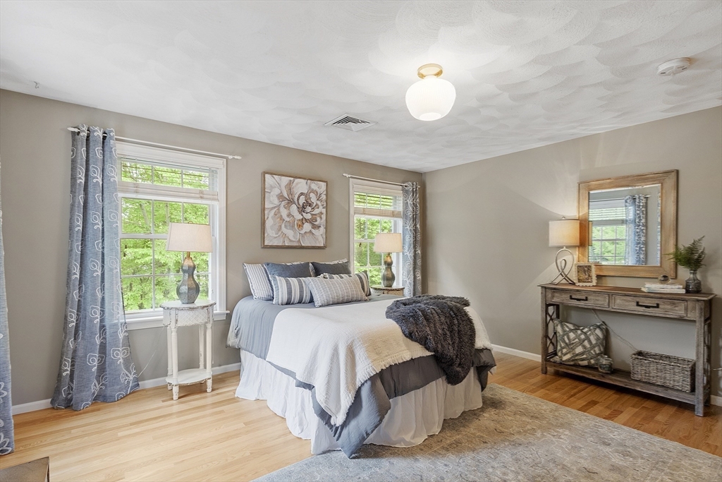 11 Whitewood Cir