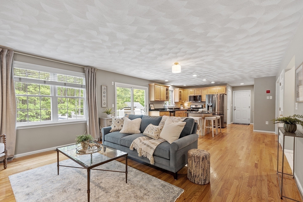 11 Whitewood Cir