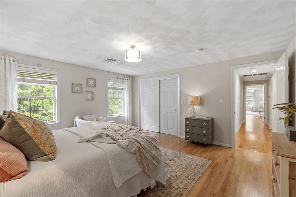 11 Whitewood Cir