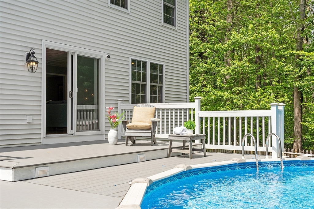 11 Whitewood Cir
