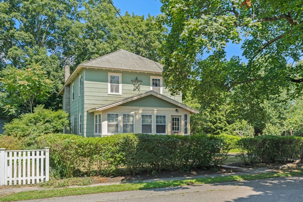 4 Beacon St