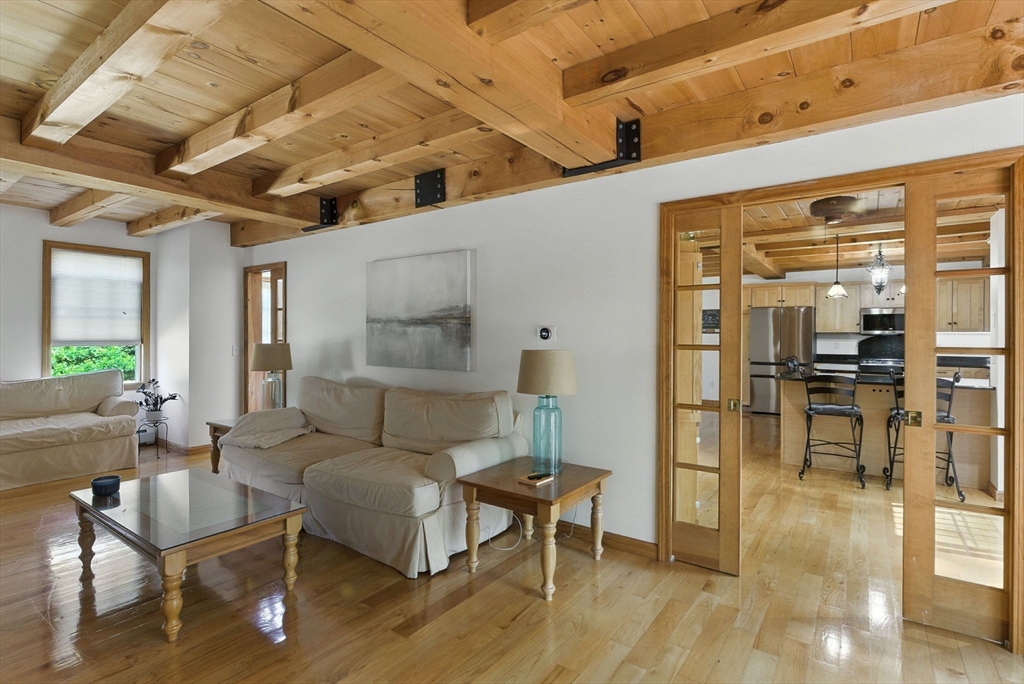 7 Palis Dr