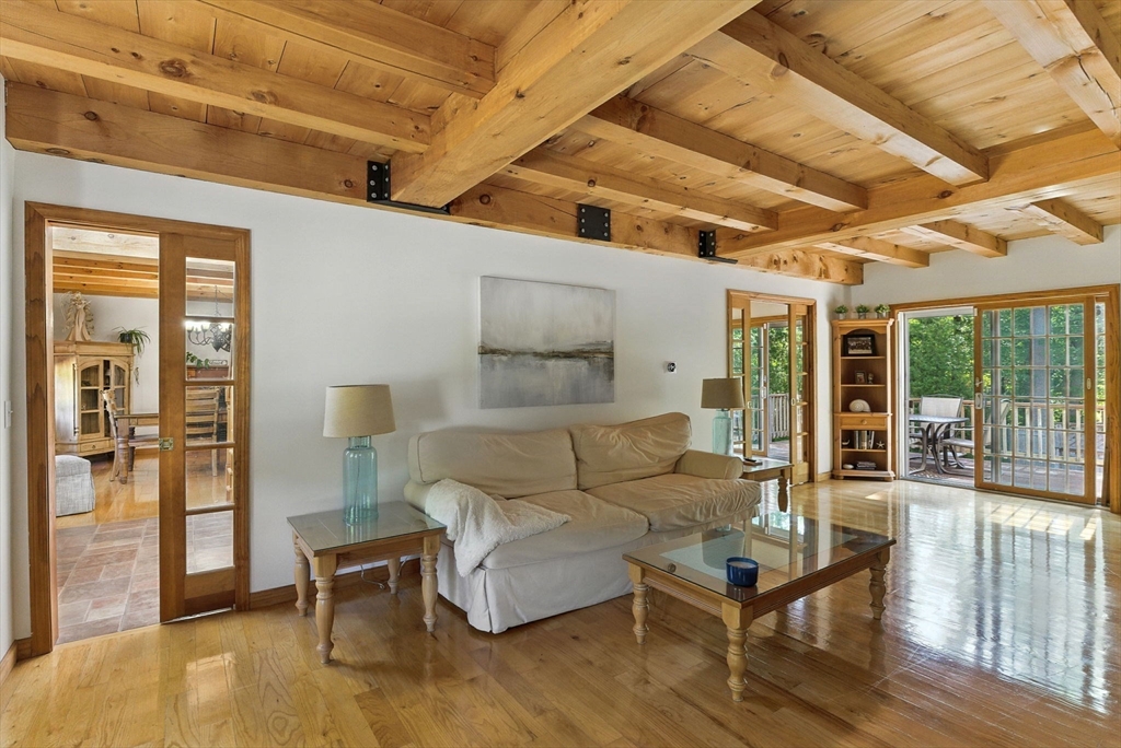 7 Palis Dr