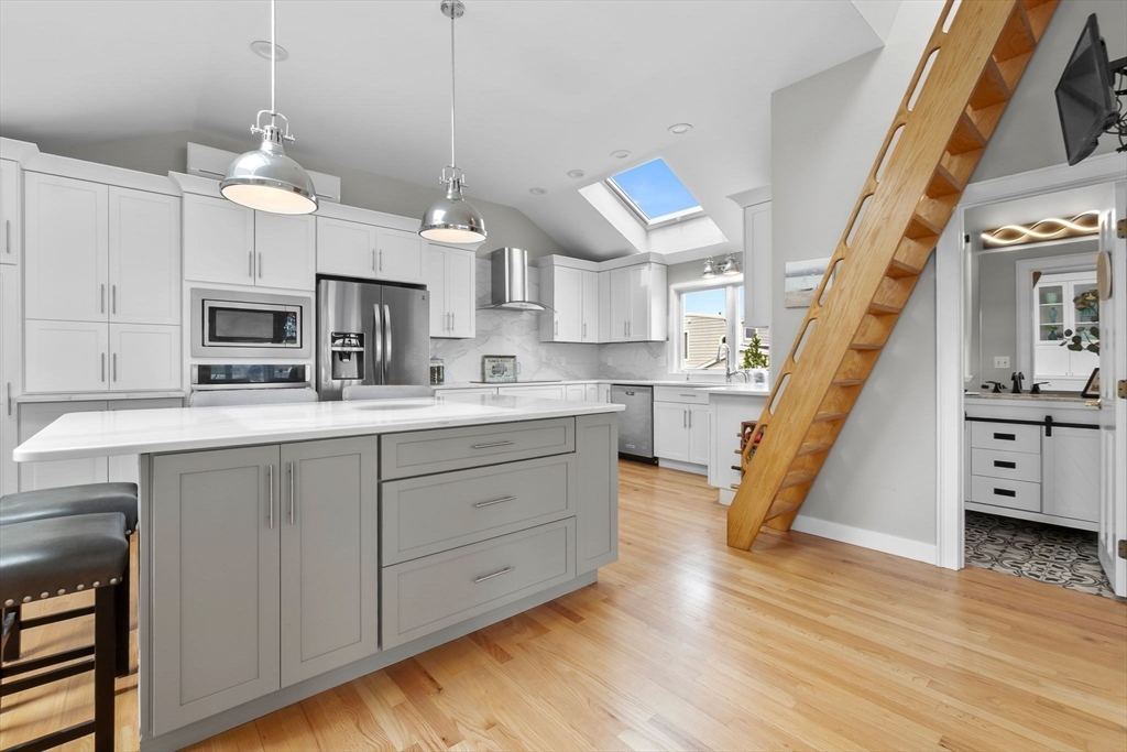 9 Brock Ave