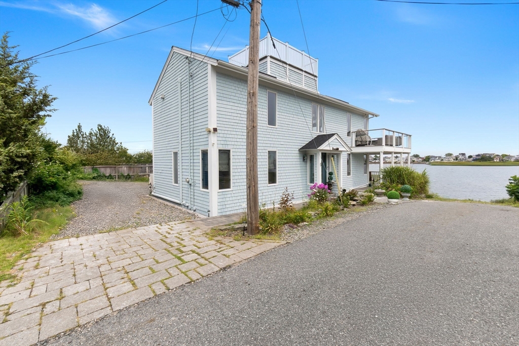 9 Brock Ave