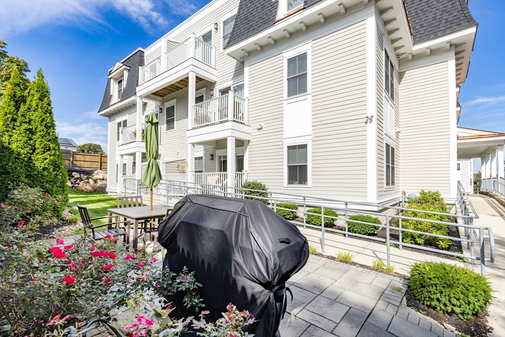 445 Essex Street # 304