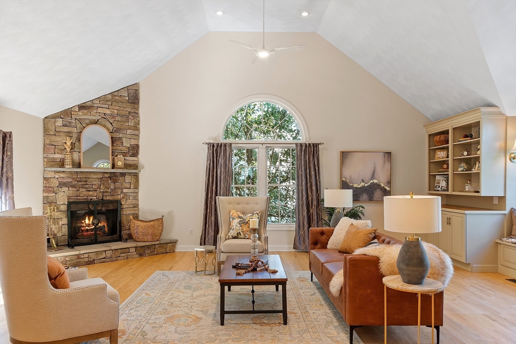 10 Olde Taverne Ln