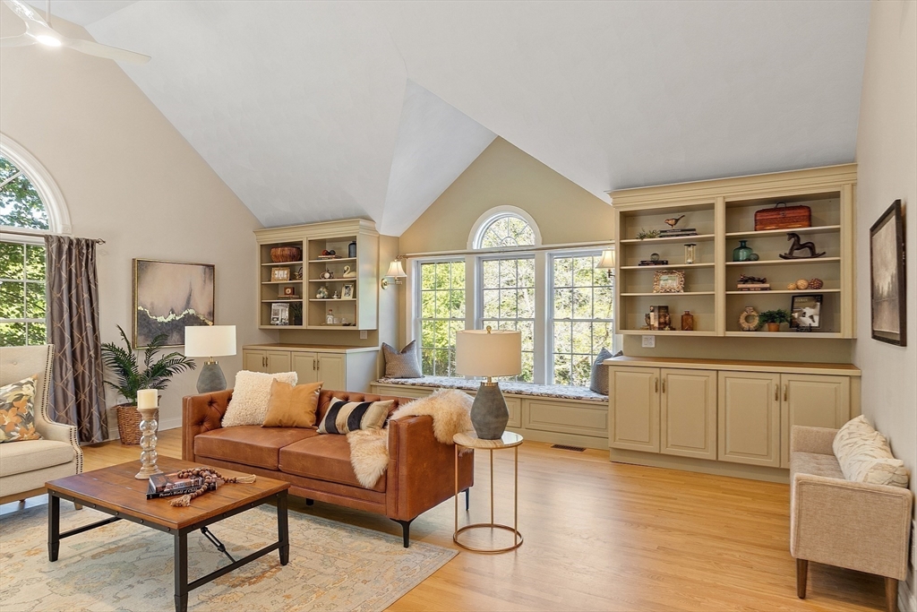 10 Olde Taverne Ln