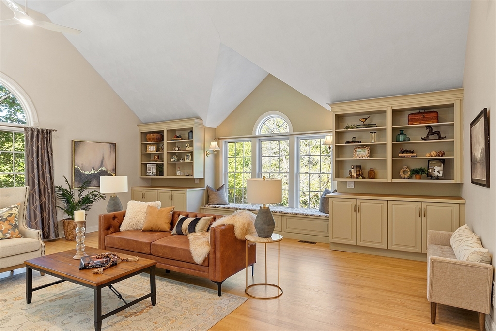 10 Olde Taverne Ln