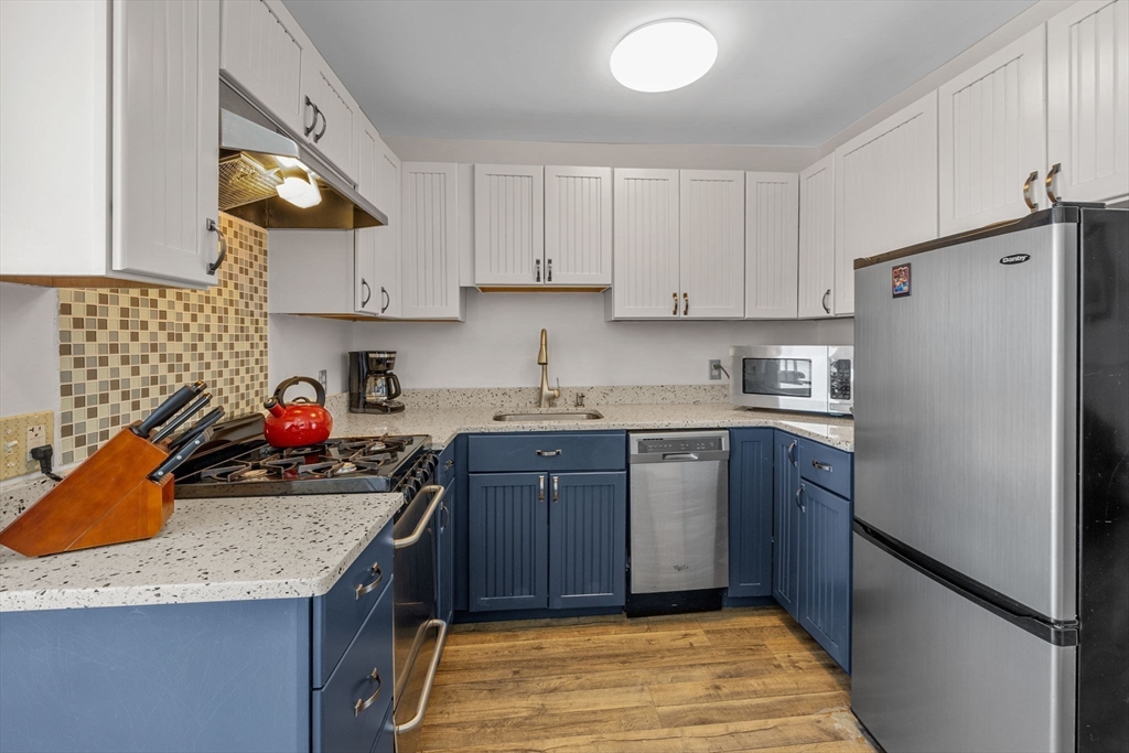 495 Commercial St # 11