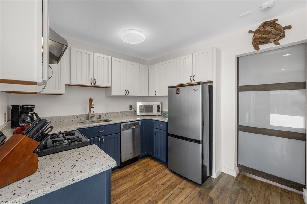 495 Commercial St # 11