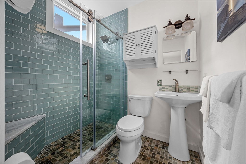 495 Commercial St # 11