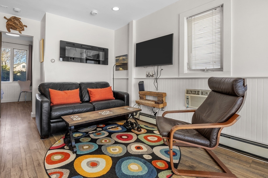 495 Commercial St # 11