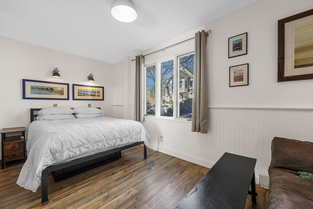 495 Commercial St # 11