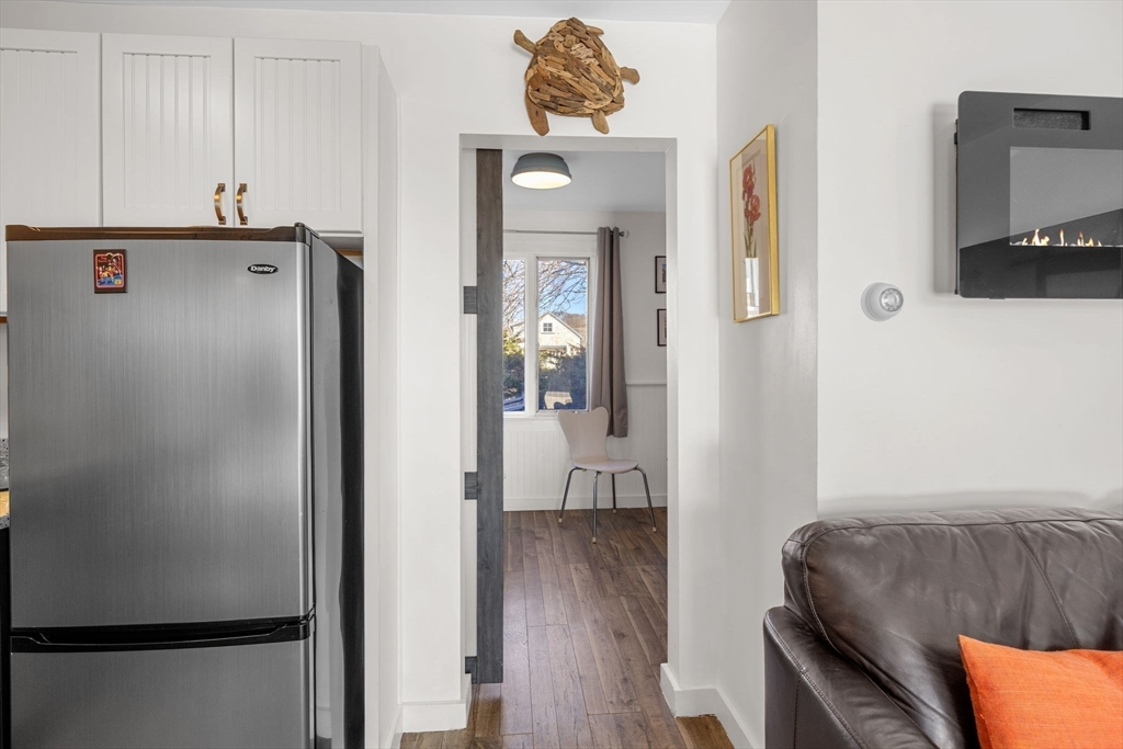 495 Commercial St # 11