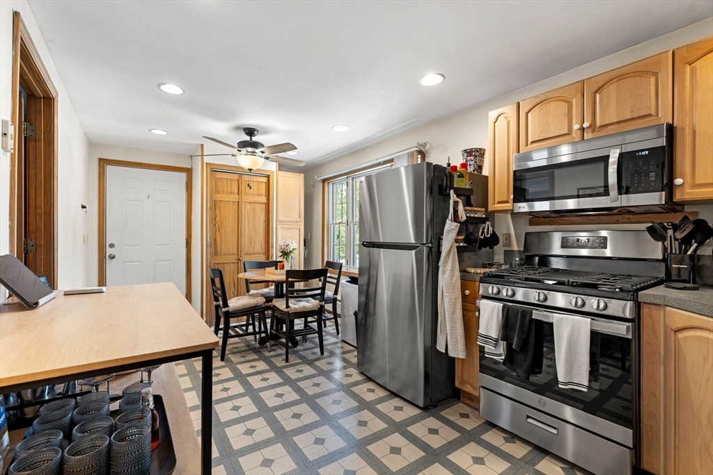 21 Carleton Ave