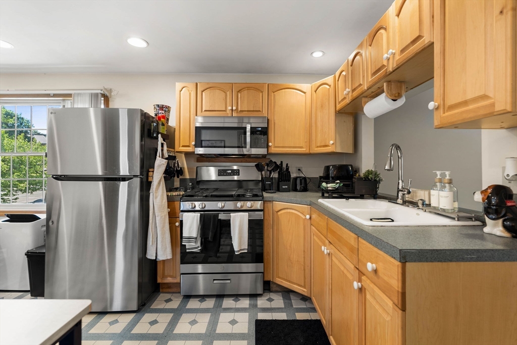 21 Carleton Ave