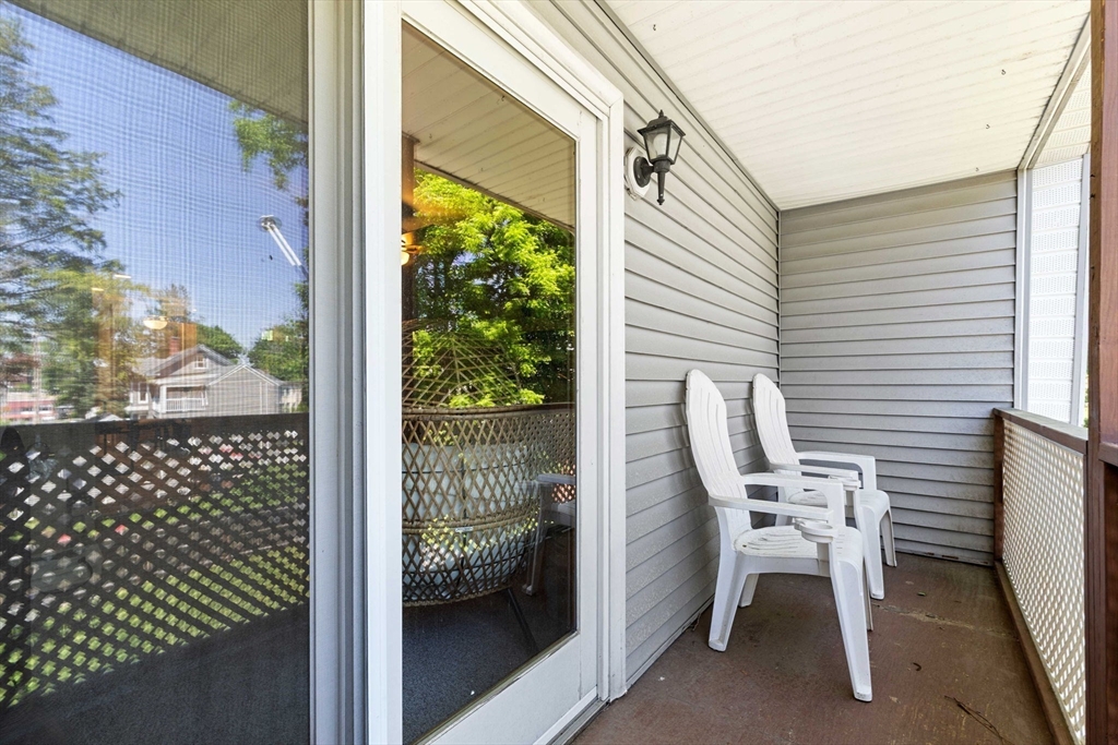 21 Carleton Ave