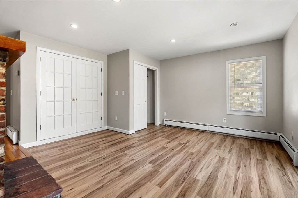 21 Carleton Ave
